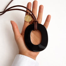 Laden Sie das Bild in den Galerie-Viewer, COCO (schwarz)