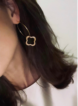 Laden Sie das Bild in den Galerie-Viewer, FLORA (pastell violet) - HORN FACTORY