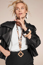 Laden Sie das Bild in den Galerie-Viewer, BELLA (peach fuzz) - HORN FACTORY
